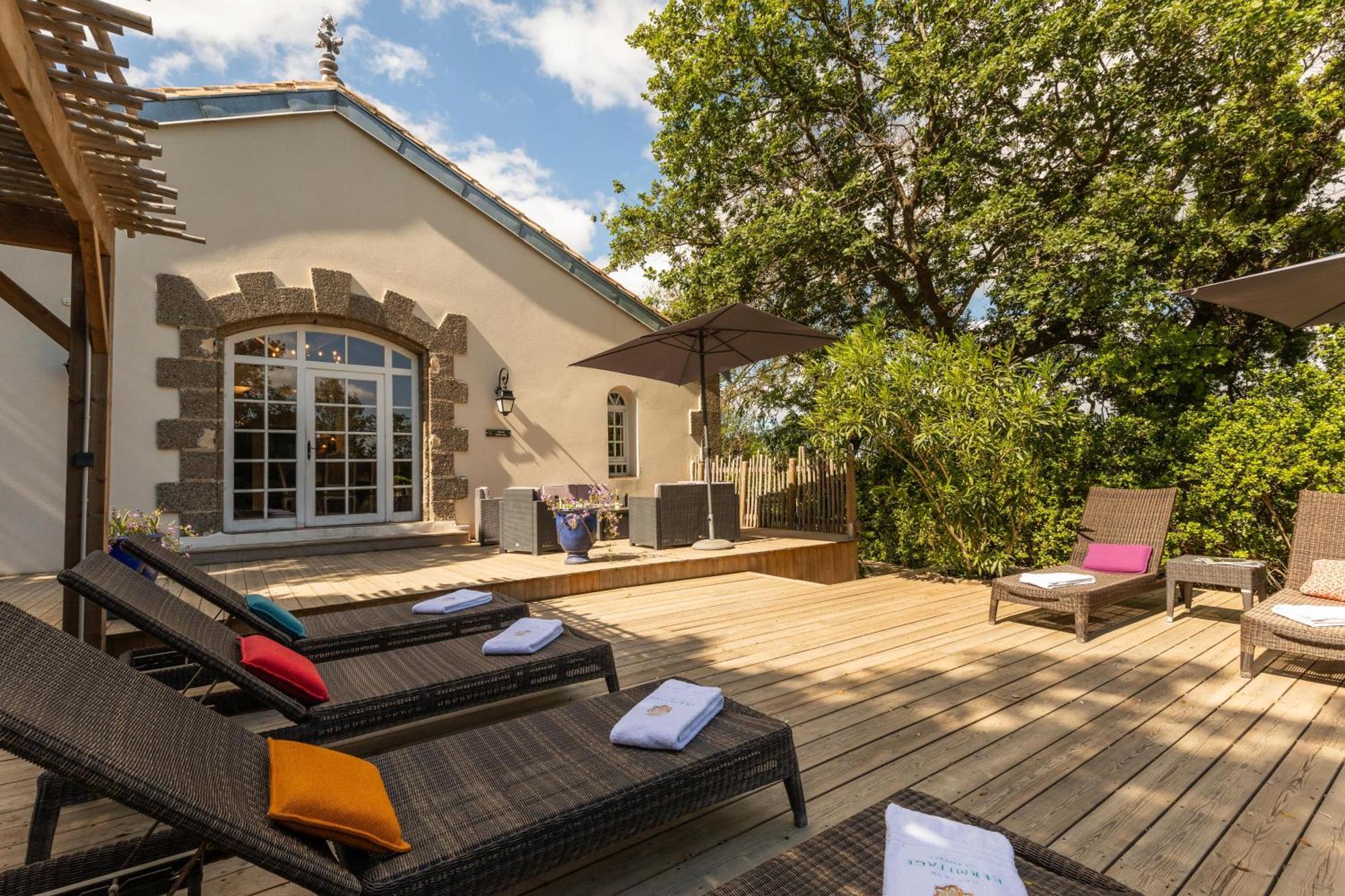 Chateau Hermitage De Combas Aparthotel Servian Buitenkant foto